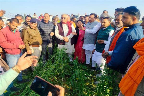 मुरैना जिले के 6 गाँव का भ्रमण कर किसानों से मिले ओला प्रभावित क्षतिग्रस्त सरसों फसलों का लिया जायजा